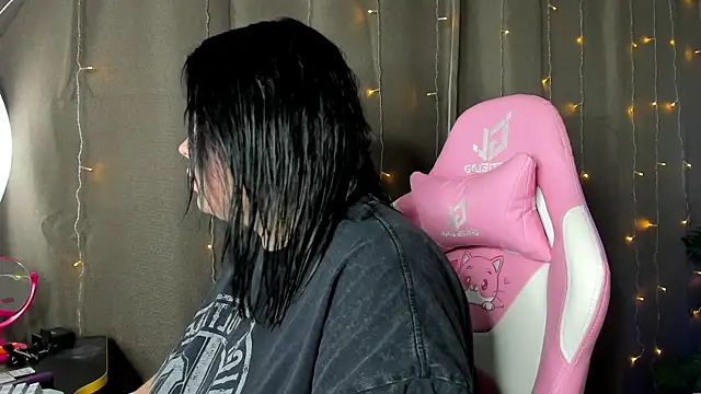 Snapshot of Akemi_BBW chatting on October 26, 8:15 pm Akemi BBW online show from October 26, 8:15 pm