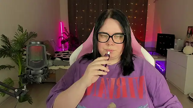 Snapshot of Akemi_BBW chatting on October 10, 5:18 pm Akemi BBW online show from October 10, 5:18 pm