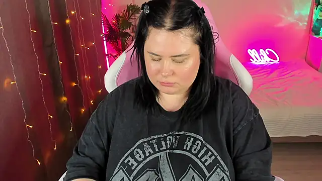 Snapshot of Akemi_BBW chatting on October 31, 6:45 pm Akemi BBW online show from October 31, 6:45 pm