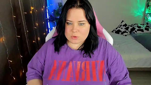 Snapshot of Akemi_BBW chatting on October 29, 5:59 pm Akemi BBW online show from October 29, 5:59 pm