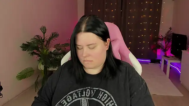 Snapshot of Akemi_BBW chatting on October 7, 4:33 pm Akemi BBW online show from October 7, 4:33 pm