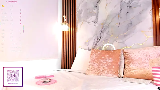 Gabbyy  online show from October 21, 2:10 pm