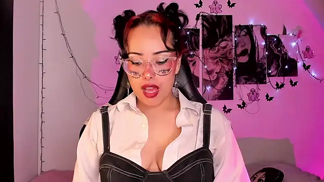 Snapshot of willow_poisson chatting on October 13, 5:48 pm willow poisson online show from October 13, 5:48 pm