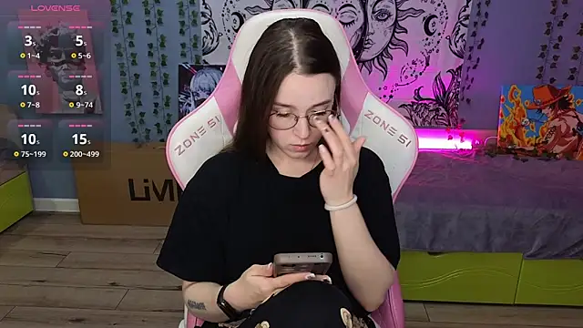 Snapshot of Sweet_frosti chatting on September 21, 3:27 am Sweet frosti online show from September 21, 3:27 am