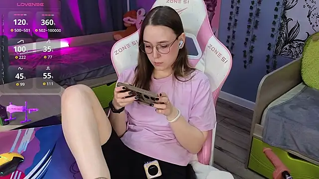 Snapshot of Sweet_frosti chatting on October 29, 3:55 am Sweet frosti online show from October 29, 3:55 am