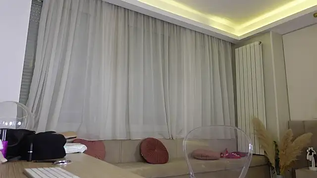 Snapshot of HaileyRoses chatting on October 3, 6:40 am HaileyRoses online show from October 3, 6:40 am