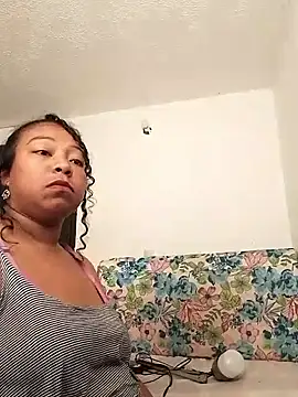 xairaruiz  online show from September 15, 7:43 pm