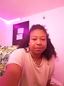 xairaruiz  online show from September 12, 12:01 pm