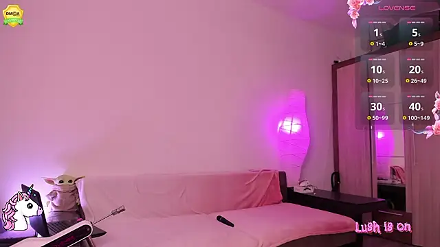 EvaUniporn online show from February 7, 5:50 pm