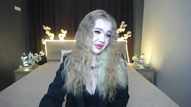 StacyYellig online show from April 26, 9:01 pm