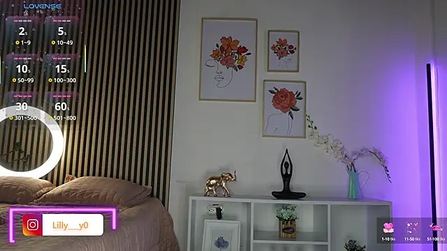 Snapshot of LillyDolls23 chatting on September 18, 12:58 pm LillyDolls23 online show from September 18, 12:58 pm