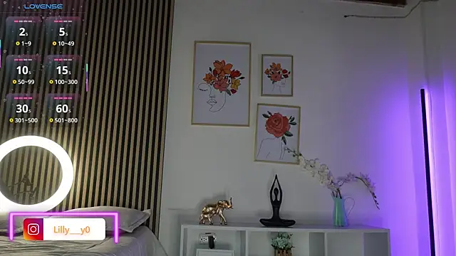 Snapshot of LillyDolls23 chatting on September 30, 12:22 pm LillyDolls23 online show from September 30, 12:22 pm