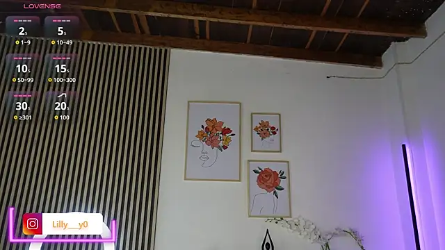 Snapshot of LillyDolls23 chatting on October 28, 12:33 pm LillyDolls23 online show from October 28, 12:33 pm