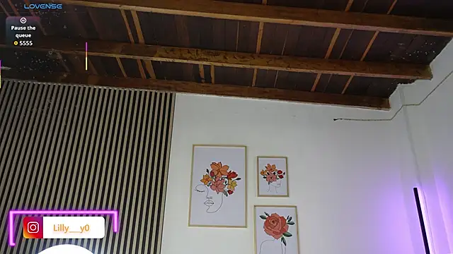 Snapshot of LillyDolls23 chatting on October 21, 12:53 pm LillyDolls23 online show from October 21, 12:53 pm