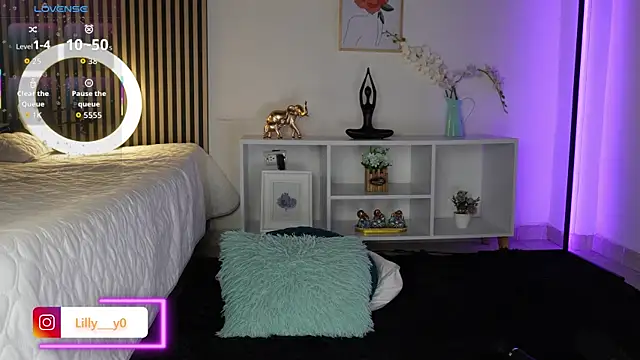 Snapshot of LillyDolls23 chatting on October 12, 12:51 pm LillyDolls23 online show from October 12, 12:51 pm