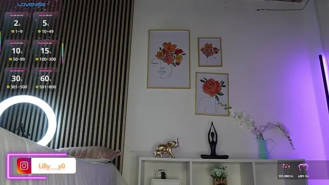 Snapshot of LillyDolls23 chatting on September 24, 12:04 pm LillyDolls23 online show from September 24, 12:04 pm