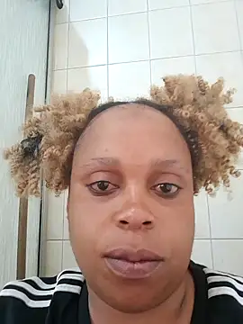 THESHORTQUEEN online show from November 5, 2:00 pm