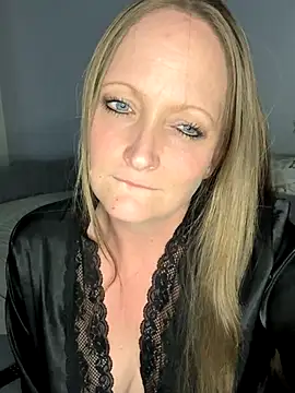 HoneyBluex online show from September 22, 9:35 pm