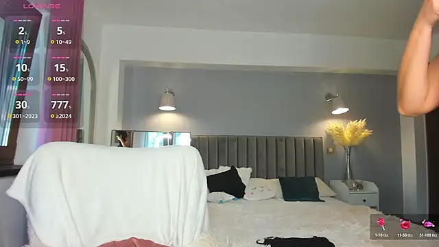 Snapshot of Awesome_Jolie chatting on October 31, 8:07 am Awesome Jolie online show from October 31, 8:07 am