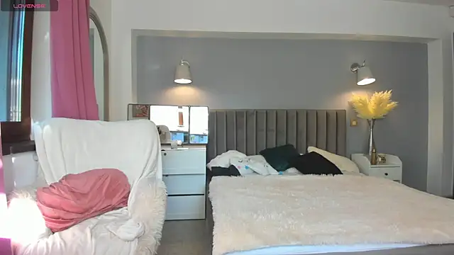 Snapshot of Awesome_Jolie chatting on September 24, 6:01 am Awesome Jolie online show from September 24, 6:01 am