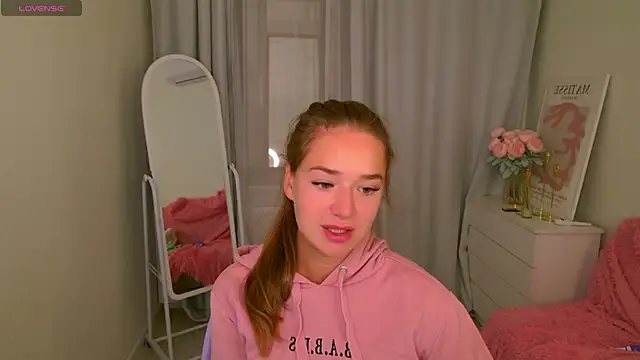 LovelyJessie online show from October 1, 2:11 pm