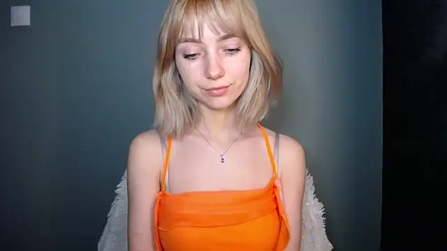 LuciaYoung online show from March 5, 7:31 pm