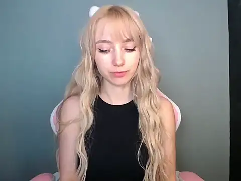 LuciaYoung online show from April 9, 12:32 pm