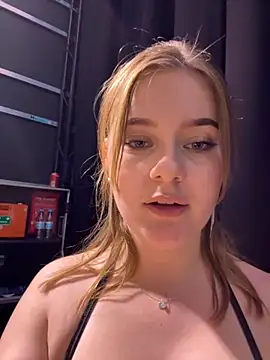 Snapshot of MaribelRiver chatting on September 28, 11:59 am MaribelRiver online show from September 28, 11:59 am