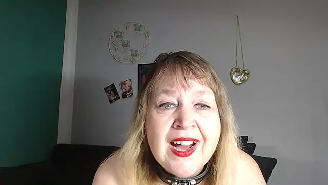 Snapshot of Blasflittchen chatting on October 24, 10:33 am Blasflittchen online show from October 24, 10:33 am