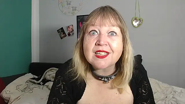 Snapshot of Blasflittchen chatting on September 17, 10:46 am Blasflittchen online show from September 17, 10:46 am