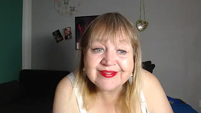 Snapshot of Blasflittchen chatting on October 7, 8:30 am Blasflittchen online show from October 7, 8:30 am