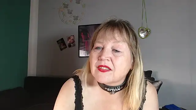 Snapshot of Blasflittchen chatting on October 4, 3:05 pm Blasflittchen online show from October 4, 3:05 pm