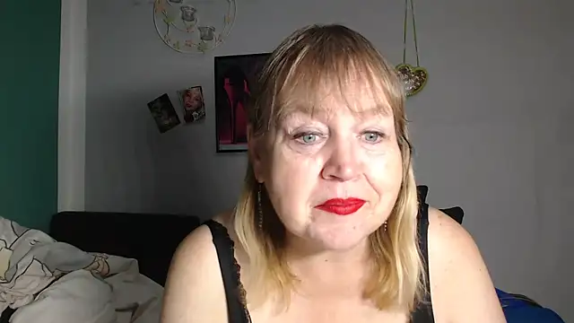 Snapshot of Blasflittchen chatting on October 5, 9:31 pm Blasflittchen online show from October 5, 9:31 pm