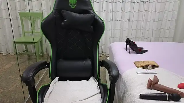   Nina online show from December 18, 2:44 pm