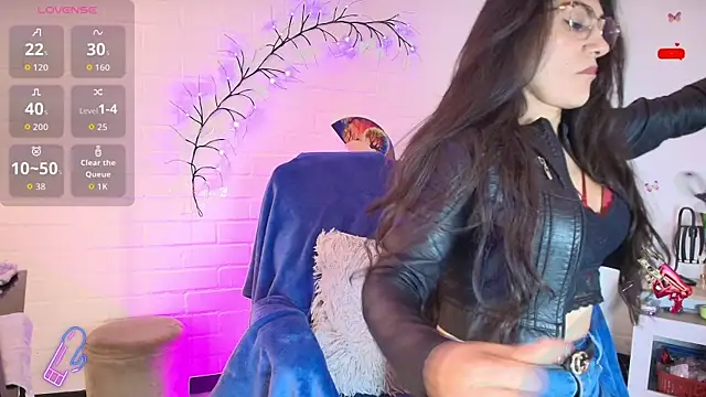 Snapshot of Rapunzeell_ chatting on September 18, 3:32 pm Rapunzeell  online show from September 18, 3:32 pm