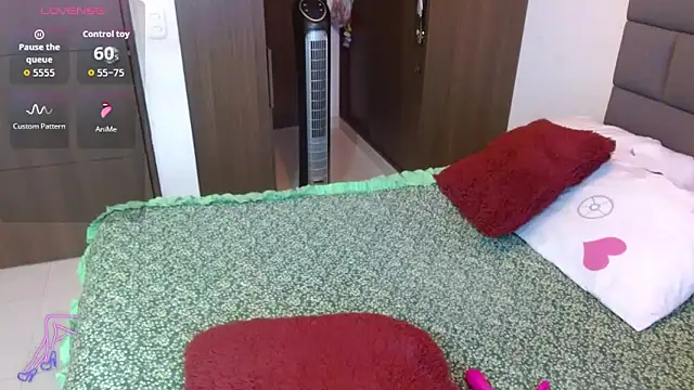 Daniella Fellers online show from November 7, 9:09 pm