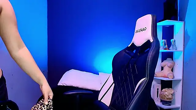 Snapshot of JadaRoberts chatting on September 22, 12:14 pm JadaRoberts online show from September 22, 12:14 pm