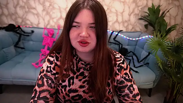 Snapshot of RosieMoons chatting on October 25, 7:32 pm RosieMoons online show from October 25, 7:32 pm