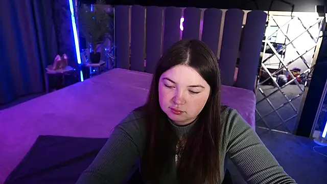 RosieMoons online show from November 4, 8:14 pm