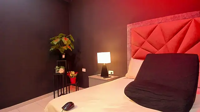 mia milff online show from February 27, 7:14 pm