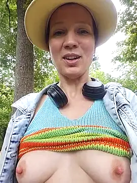 Exhibitionsplit online show from September 30, 12:00 pm