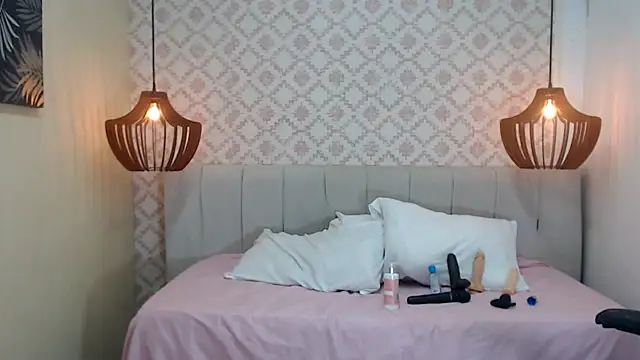 Snapshot of Naomi_Tylers chatting on September 25, 12:21 am Naomi Tylers online show from September 25, 12:21 am