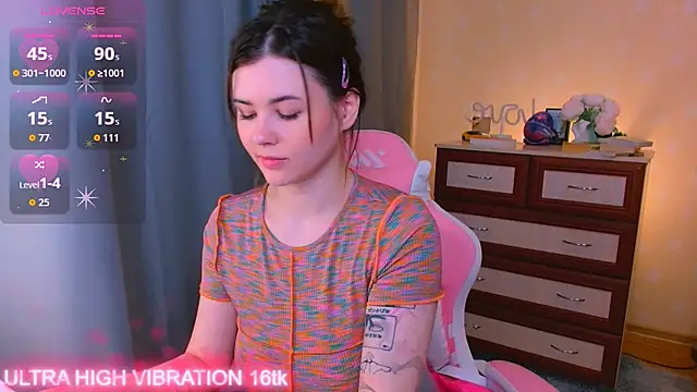 Snapshot of cutie_mili chatting on October 4, 8:20 am cutie mili online show from October 4, 8:20 am