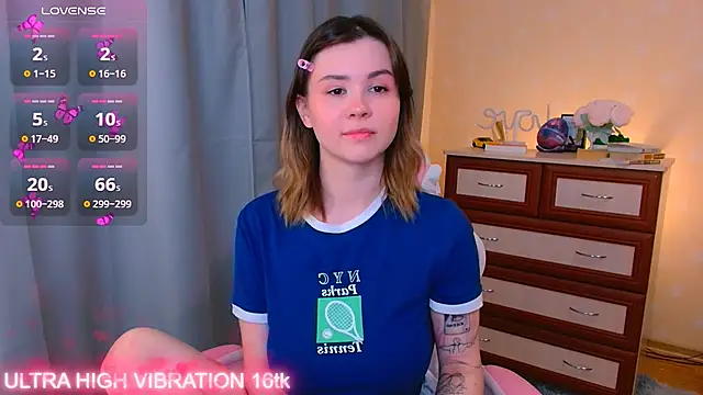 Snapshot of cutie_mili chatting on October 17, 9:01 am cutie mili online show from October 17, 9:01 am