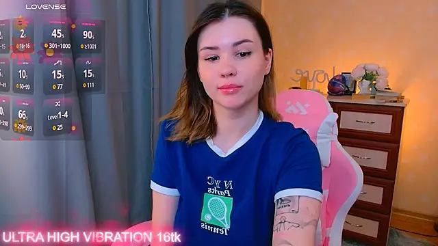 Snapshot of cutie_mili chatting on October 8, 11:14 am cutie mili online show from October 8, 11:14 am