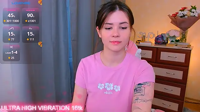 Snapshot of cutie_mili chatting on October 12, 7:44 am cutie mili online show from October 12, 7:44 am