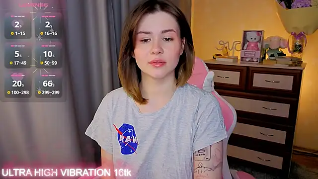 Snapshot of cutie_mili chatting on October 22, 1:49 pm cutie mili online show from October 22, 1:49 pm