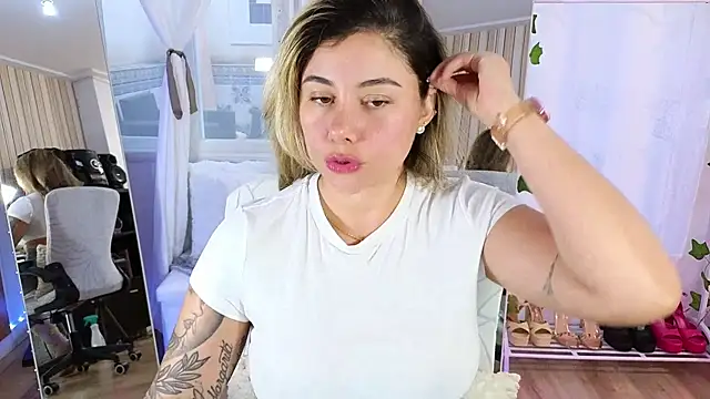 Tawny cox online show from November 10, 3:18 pm