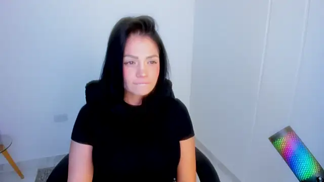 dominique21  online show from April 10, 12:38 am