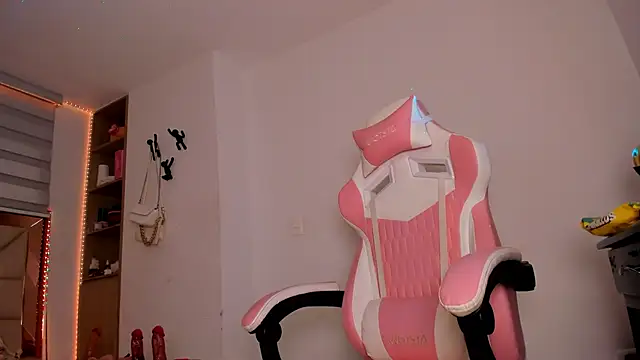 andreafernandz online show from February 21, 1:50 am